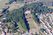 Schrägluftbild von Bitche im Bundesland Moselle, Frankreich