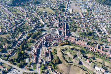 Bitche im Bundesland Moselle, Frankreich vom Flugzeug aus