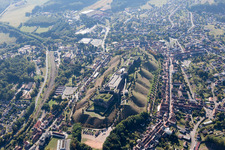 Bitche im Bundesland Moselle, Frankreich von der Drohne aus gesehen