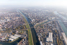 Luftbild von Jungbuschbrücke im Ortsteil Neckarstadt-West in Mannheim im Bundesland Baden-Württemberg, Deutschland