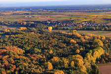 Heissluftballon PFALZGAS über dem Horbachtal in Barbelroth im Bundesland Rheinland-Pfalz, Deutschland