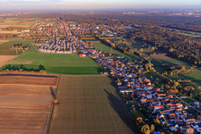 Luftbild von Ortsansicht am Abend aus Westen in Kandel im Bundesland Rheinland-Pfalz, Deutschland