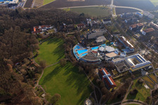 Luftbild von Kurpark am Europa Therme Bad Füssing an der Kurallee mit Klinik Niederbayern an der Paracelsusstraße und  Thermenhotel Tannenhof 1 im Bundesland Bayern, Deutschland