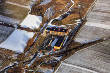 Landkreis Südliche Weinstraße, Wertstoffwirtschaftszentrum Nord (bei Edesheim) im Winter bei Schnee aus Westen in Knöringen im Bundesland Rheinland-Pfalz, Deutschland