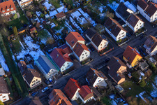 EFH-Neubau in der Waldstraße im Winter bei Schnee in Kandel im Bundesland Rheinland-Pfalz, Deutschland von oben