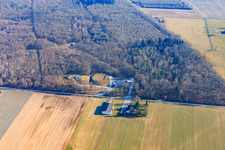 Wasserwerk Gernsheim am Waldrand im Bundesland Hessen, Deutschland