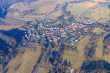Dorfansicht im Odenwald aus Südwesten im Ortsteil Billings in Fischbachtal im Bundesland Hessen, Deutschland