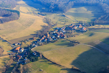 Dorfansicht im Meßbachtal des Odenwald aus Nordwesten in Fischbachtal im Bundesland Hessen, Deutschland