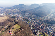 Annweiler am Trifels im Bundesland Rheinland-Pfalz, Deutschland von oben