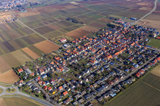 Schrägluftbild von Ortsansicht der Straßen und Häuser der Wohngebiete in Altdorf im Bundesland Rheinland-Pfalz, Deutschland
