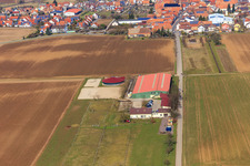 Reitsportanlage Fohlenhof in Steinweiler im Bundesland Rheinland-Pfalz, Deutschland von oben