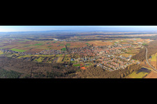 Stadtpanorama aus Süden in Kandel im Bundesland Rheinland-Pfalz, Deutschland