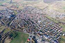 Schrägluftbild von Ortsteil Heidelsheim in Bruchsal im Bundesland Baden-Württemberg, Deutschland