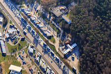 Luftbild von Autobahnraststätten: Tank & Rast Raststätte Bruchsal West und Serways Raststätte Bruchsal Ost an der A5 aus Norden in Forst im Bundesland Baden-Württemberg, Deutschland