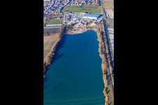 Luftaufnahme von Betonsee mit Betonwerk Fehr Technologies aus Südwesten im Ortsteil Wiesental in Waghäusel im Bundesland Baden-Württemberg, Deutschland