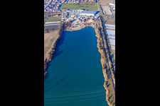 Schrägluftbild von Betonsee mit Betonwerk Fehr Technologies aus Südwesten im Ortsteil Wiesental in Waghäusel im Bundesland Baden-Württemberg, Deutschland