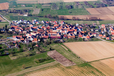 Schrägluftbild von Ettendorf im Bundesland Bas-Rhin, Frankreich