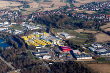 Luftaufnahme von Gebäude und Produktionshallen auf dem Werksgelände Xella Deutschland GmbH im Ortsteil Freistett in Rheinau im Bundesland Baden-Württemberg