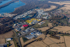 Schrägluftbild von Gebäude und Produktionshallen auf dem Werksgelände Xella Deutschland GmbH im Ortsteil Freistett in Rheinau im Bundesland Baden-Württemberg