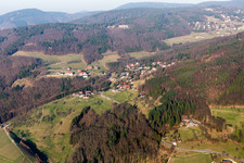 Sasbachwalden von Westen im Bundesland Baden-Württemberg, Deutschland