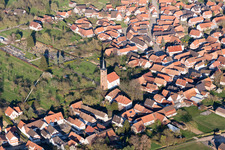 Schrägluftbild von Hunspach im Bundesland Bas-Rhin, Frankreich