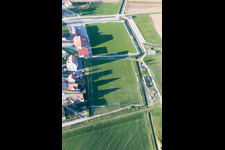 Oberlauterbach im Bundesland Bas-Rhin, Frankreich aus der Drohnenperspektive