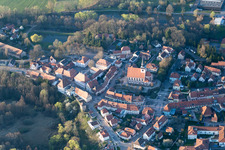 Lauterbourg im Bundesland Bas-Rhin, Frankreich aus der Drohnenperspektive