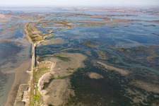 Grado im Bundesland Gorizia, Italien von der Drohne aus gesehen