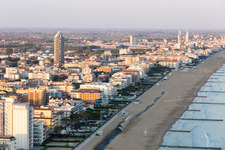 Jesolo im Bundesland Metropolitanstadt Venedig, Italien von oben gesehen