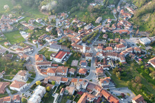 Luftbild von Fanna im Bundesland Friaul-Julisch Venetien, Italien