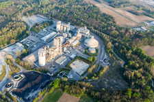 Luftbild von Beton- und Baustoffmischwerk der Cementizillo Spa in Zona Industriale Pedris in Friuli-Venezia Giulia in Fanna im Bundesland Pordenone, Italien