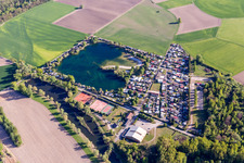 Campingplatz Camping Die Grune Les Peupliers an einem See in Seltz in Grand Est im Bundesland Bas-Rhin, Frankreich