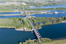 Rheinschleusse Iffezheim in Roppenheim im Bundesland Bas-Rhin, Frankreich von oben