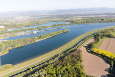 Rheinschleusse Iffezheim in Roppenheim im Bundesland Bas-Rhin, Frankreich aus der Vogelperspektive