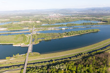 Rheinschleusse Iffezheim in Roppenheim im Bundesland Bas-Rhin, Frankreich aus der Luft betrachtet