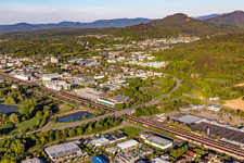 Industrie- und Gewerbegebiet an der Bahnstrecke im Ortsteil Hauenebertstein in Baden-Baden im Ortsteil Haueneberstein im Bundesland Baden-Württemberg, Deutschland