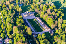 Gebäudekomplex im Schloßpark von Schloß Favorite in Rastatt im Ortsteil Förch im Bundesland Baden-Württemberg, Deutschland von oben