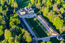 Gebäudekomplex im Schloßpark von Schloß Favorite in Rastatt im Ortsteil Förch im Bundesland Baden-Württemberg, Deutschland aus der Luft