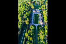 Schloß Favorite bei Förch in Rastatt im Bundesland Baden-Württemberg, Deutschland von einer Drohne aus