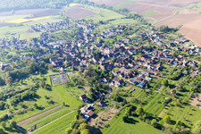 Lampertsloch im Bundesland Bas-Rhin, Frankreich von einer Drohne aus