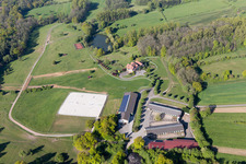 Luftaufnahme von Am Froeschenberg, Haras Lerchenberg in Gundershoffen im Bundesland Bas-Rhin, Frankreich