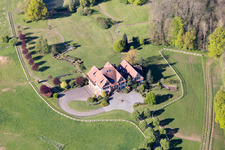 Am Froeschenberg, Haras Lerchenberg in Gundershoffen im Bundesland Bas-Rhin, Frankreich von oben
