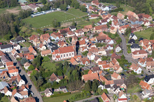 Schrägluftbild von Gundershoffen im Bundesland Bas-Rhin, Frankreich