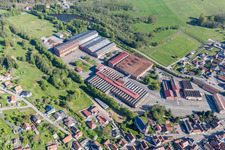Gebäude und Produktionshallen auf dem Werksgelände der De Dietrich Process Systems in Zinswiller in Grand Est im Bundesland Bas-Rhin, Frankreich