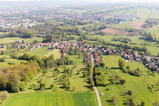 Drohnenaufname von Uttenhoffen im Bundesland Bas-Rhin, Frankreich