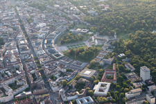 Luftaufnahme von Karlsruhe, Schloß und Schloßpark im Ortsteil Innenstadt-Ost im Bundesland Baden-Württemberg, Deutschland