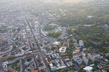 Karlsruhe, Schloß und Schloßpark im Ortsteil Innenstadt-West im Bundesland Baden-Württemberg, Deutschland