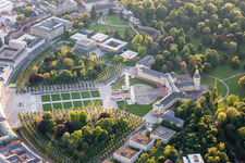 Zwei Riesenräder zum Freiherr von Drais-Jubiläum auf dem Schlossplatz im Schloßpark von Schloß Karlsruhe in Karlsruhe im Ortsteil Innenstadt-West im Bundesland Baden-Württemberg, Deutschland