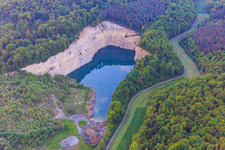 Steinbruchsee im Ortsteil Löffelsterz in Schonungen im Bundesland Bayern, Deutschland