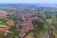 Ortsansicht an der B3030 von Westen in Niederwerrn im Bundesland Bayern, Deutschland